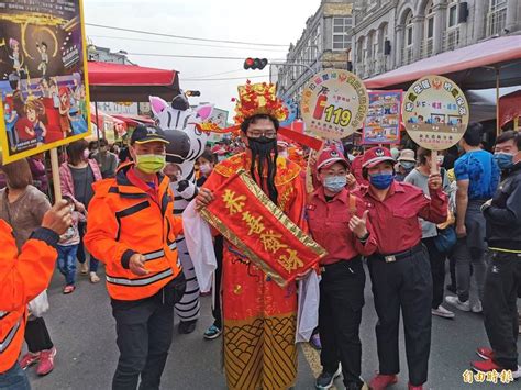 講不聽！新化年貨大街禁邊走邊吃 台南首開罰3千元 生活 自由時報電子報