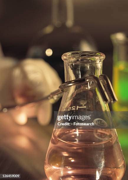 18 Beaker Tongs Stock Photos, High-Res Pictures, and Images - Getty Images