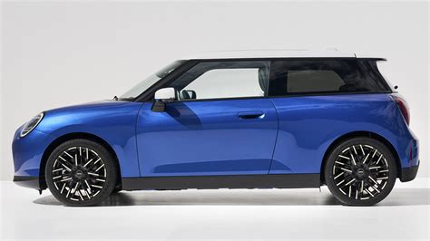 2023 Mini Cooper S E [3-door] - Wallpapers and HD Images | Car Pixel