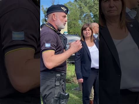 De visita en Córdoba Bullrich recorrió la sede de la Fuerza Policial