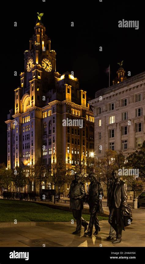 Royal Liver Building at night, Liverpool, England Stock Photo - Alamy