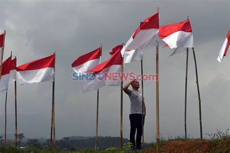 Foto Ribuan Bendera Merah Putih Berkibar Di Poetoek Suko Trawas