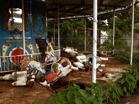 Okpo Land: South Korea's Abandoned Amusement Park [12 Pics]