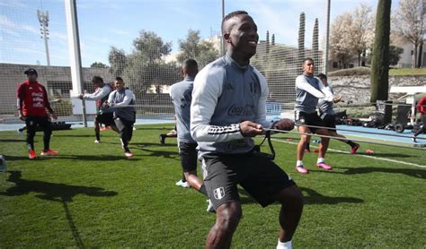 La bicolor con Luis Advíncula entrena en estadio del Atlético Madrid