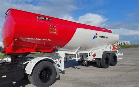 Truk Tangki Pertamina Tabrak Sejumlah Kendaraan Di Cibubur Akses Ke