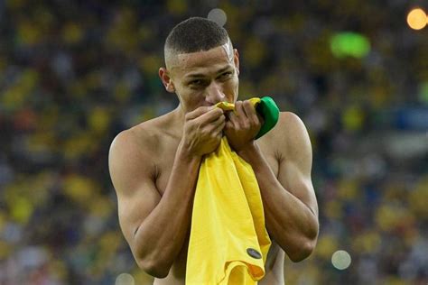 Richarlison O Pombo Campe O Ol Mpico E Ativo Pol Tica E Socialmente