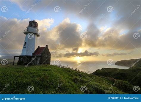 El Faro De Mahatao O De Tayid En La Isla De Batan Batanes Filipinas Foto De Archivo Imagen