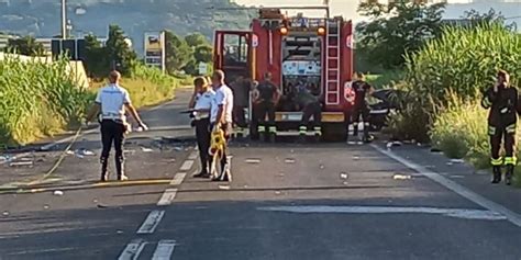 Pesaro Non Si Ferma All Alt E Travolge Un Auto Morta Una 32enne