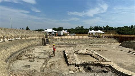 Ravenna Scoperta Una Villa Romana Con Impianti Termali E Pavimenti A