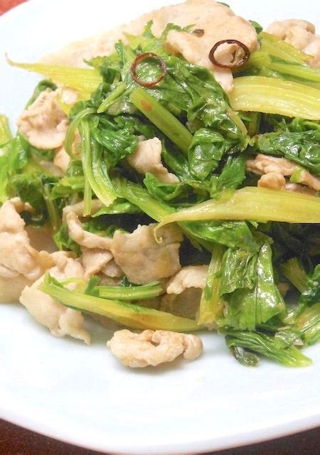 セロリが美味しい〜〜！！！セロリと豚バラ肉の塩葱醤炒め。 野菜ソムリエakkiの シンプル・ベジフル・キッチン