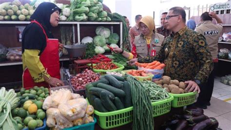 Kemeriahan Peringatan HUT Ke 22 Kota Batu Di Pasar Induk Among Tani