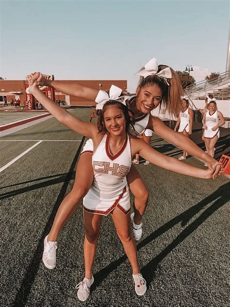 𝚙𝚒𝚗𝚝𝚎𝚛𝚎𝚜𝚝 𝚊𝚕𝚎𝚡𝚒𝚜 𝚕𝚢𝚗𝚗 Cheer Picture Poses Cute Cheer Pictures Cheer Poses