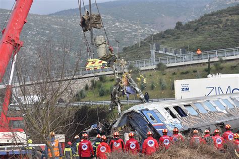 Protestas E Indignación En Grecia Tras Fatal Accidente De Trenes Que Dejó Más De 50 Muertos