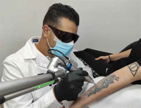 Técnicas para tatuar descubre las diferentes formas de tatuarse