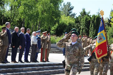 Foto Ziua Veteranilor De R Zboi Marcat Cu O Ceremonie N Parcul