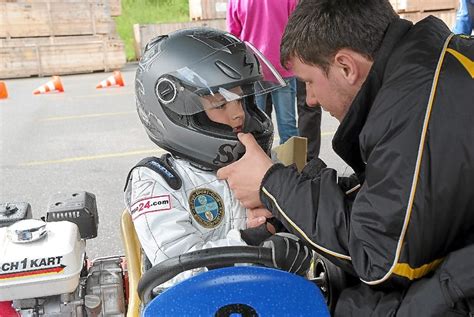 Waldachtal Der Countdown L Uft Beim Kartrennen Werden Hei E Reifen