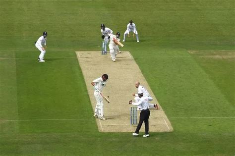 England Fans React To Crazy Catch As Sam Billings Clutches Ball Between His Legs Mirror Online