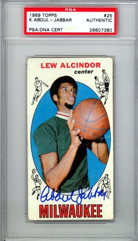 Lew Alcindor Kareem Abdul Jabbar Autographed 1969 Topps Rookie Card 25