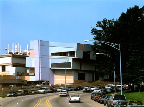 Aronoff Center For Design And Art 1996 — Eisenman Architects