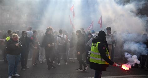 Francja Rada Konstytucyjna Zaaprobowa A Podwy Szenie Wieku