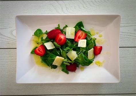 Ensalada De R Cula Y Can Nigos Con Fresas Y Parmesano Receta De