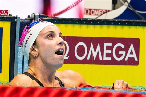 Regan Smith Breaks American Record In 200 SCM Backstroke To Narrowly