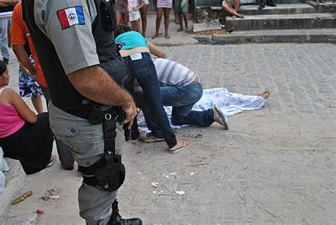 Jovem Assassinado A Tiros No Jacintinho Alagoas Horas L Der Em