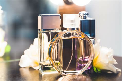 Vsak Vonj Vas Definira Kako Izbrati Pravi Parfum Glitter Si