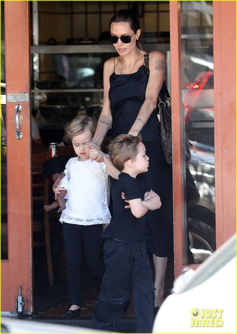 Angelina Jolie Shops On Saturday With Knox And Vivienne Photo 2998746