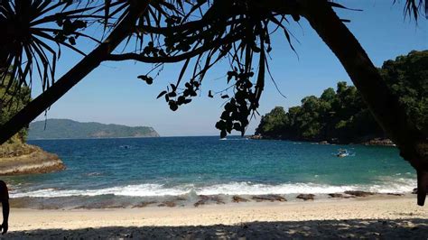 Deburan Ombak Pantai Teluk Ijo Banyuwangi Mora Sinaga Flickr