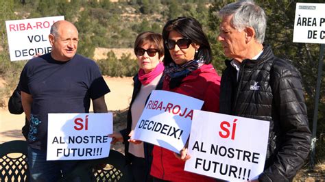 Manifestacions A Riba Roja D Ebre A Favor I En Contra De L Abocador