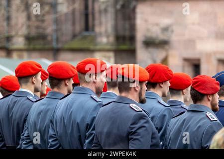 Ffentliches Gel Bnis Der Bundeswehr En N Rnberg Etwa Rekrutinnen