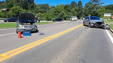 Passageira Fica Ferida Em Colis O Entre Dois Carros Na Br Esta O Fm