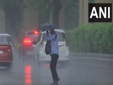 Heavy Rainfall Leads To Road Waterlogging In Delhi Traffic Disrupted