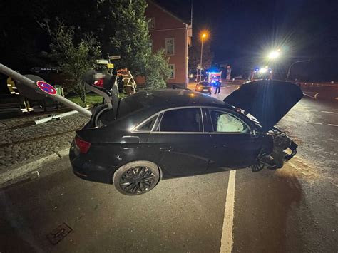 Krater Im Boden Nach Unfall War Es Ein Illegales Autorennen In Hof