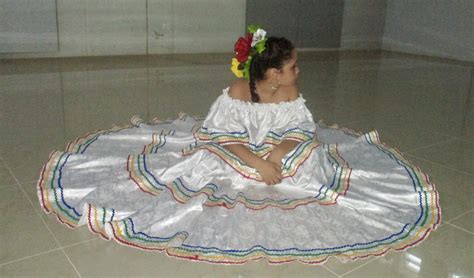 Representando El Traje Tipico De Peten Orgullochapin Off