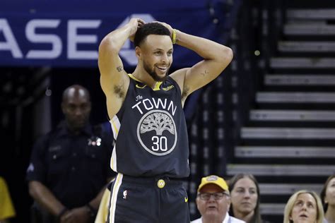 Stephen Curry blows layup, dunk in Warriors' overtime loss