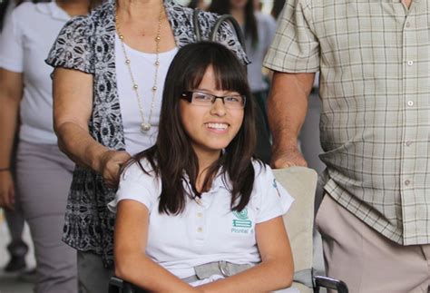 Alumna Con Parálisis Cerebral Del Plantel 5 Pone El Ejemplo A Jóvenes Todos Somos Uno