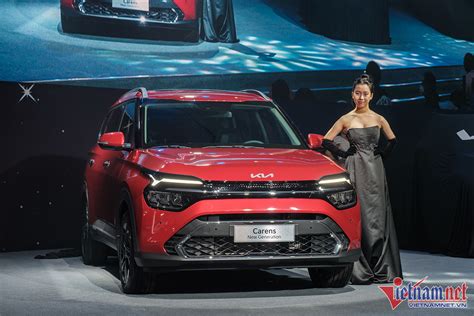 Giá xe Kia Carens 2023 chát các đối thủ thở phào