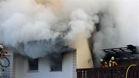 Gro Einsatz Nach Feuer Polizei Findet Frau Tot In Wohnung Swr Aktuell