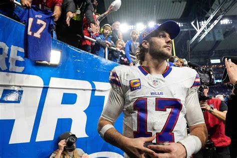 Bills QB Josh Allen Fiancée Hailee Steinfeld Earn Major Recognition