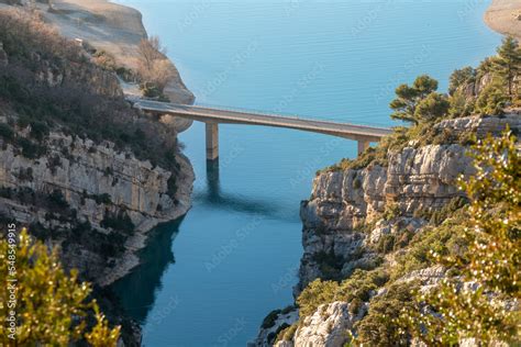 Le Pont Du Galetas Dans Les Gorge Du Verdon Face Au Lac De Sainte