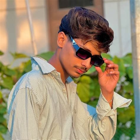 🎭 ♛𝕽𝖆𝖎♛ Varunrai001 • Threads Say More