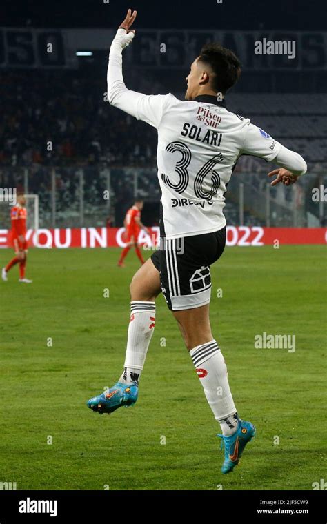 Pablo Solari Do Colo Colo CHI Comemora O Seu Gol Durante A Partida