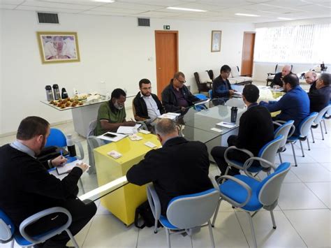 Novos vigários forâneos tomam posse durante reunião no prédio da Cúria