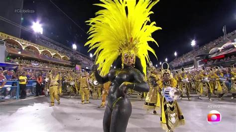 Rainha De Bateria Da Portela Bianca Monteiro Ousa Ao Desfilar Apenas