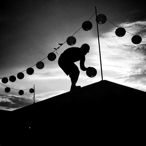 8 Tips For Stunning Black And White Silhouette Photography On iPhone