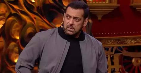 Bigg Boss Khanzaadi Gets Scolding From Salman Khan For Fighting