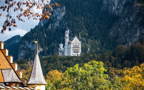 History of Neuschwanstein Castle - from architecture to construction!