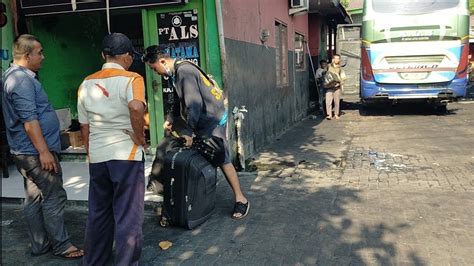 PENUMPANG TRANSIT LANGSUNG BAWA MASUK TERMINAL BUS ALS 344 MENDARAT